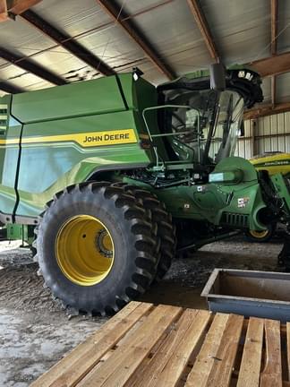 Image of John Deere X9 1000 equipment image 1