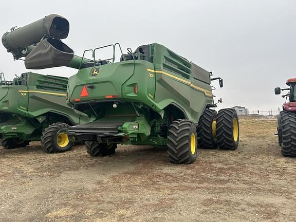 Image of John Deere X9 1000 equipment image 2