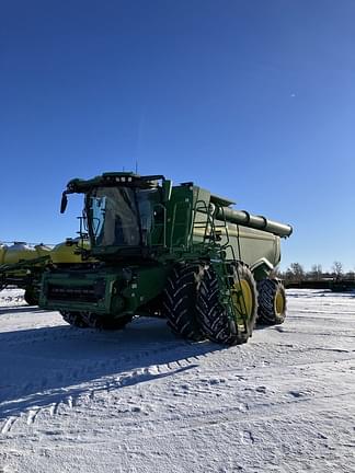 Image of John Deere X9 1000 equipment image 1