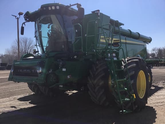 Image of John Deere X9 1000 equipment image 2