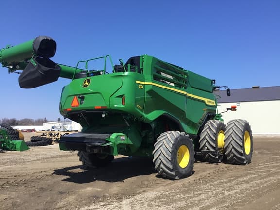 Image of John Deere X9 1000 equipment image 3