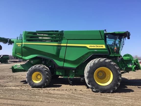 Image of John Deere X9 1000 equipment image 1