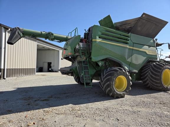 Image of John Deere X9 1000 equipment image 1