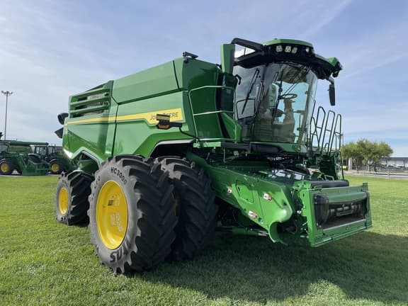 Image of John Deere X9 1000 equipment image 1