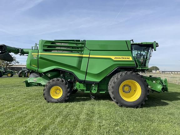 Image of John Deere X9 1000 equipment image 2