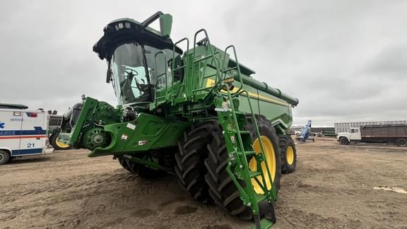 Image of John Deere X9 1000 equipment image 1