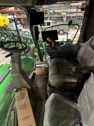 Image of John Deere X9 1000 equipment image 3