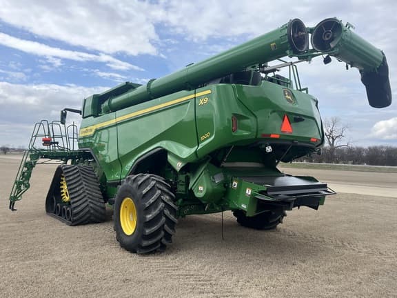Image of John Deere X9 1000 equipment image 3