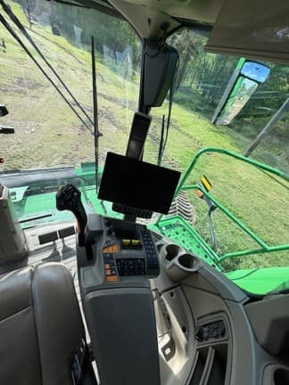 Image of John Deere X9 1000 equipment image 3