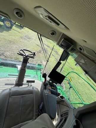 Image of John Deere X9 1000 equipment image 2
