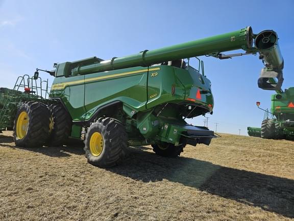 Image of John Deere X9 1000 equipment image 4
