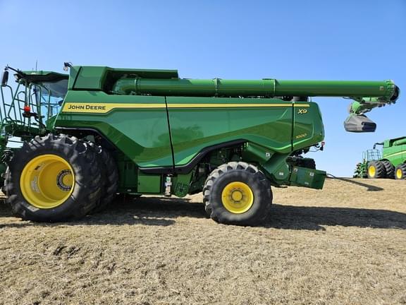 Image of John Deere X9 1000 equipment image 3