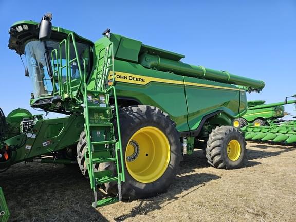 Image of John Deere X9 1000 equipment image 1