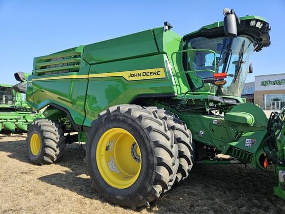 Image of John Deere X9 1000 equipment image 2