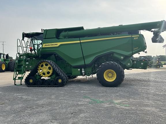 Image of John Deere X9 1000 equipment image 1