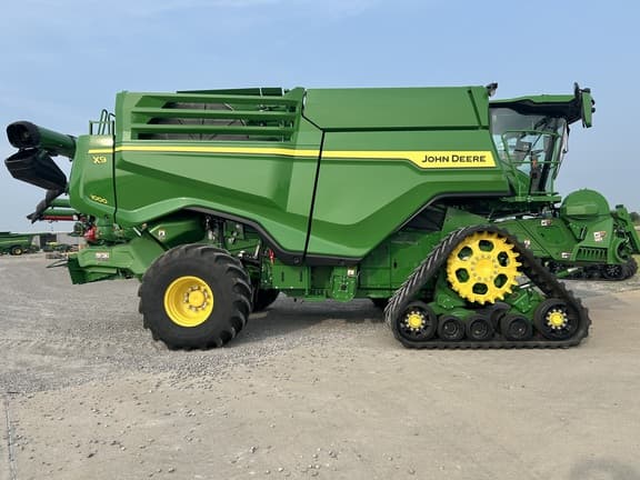 Image of John Deere X9 1000 equipment image 3