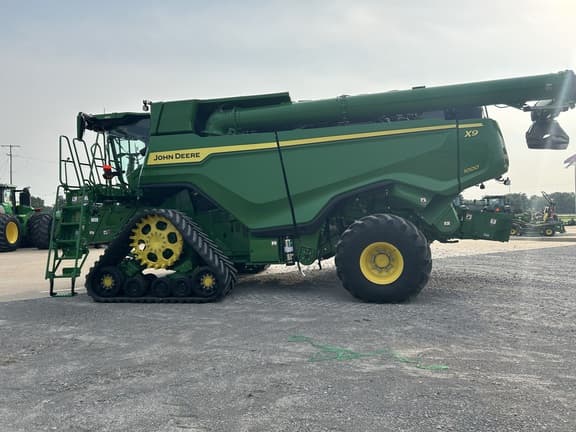 Image of John Deere X9 1000 equipment image 1