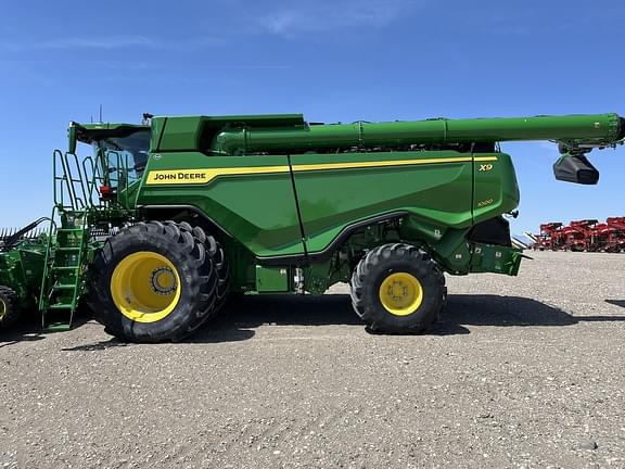 Image of John Deere X9 1000 equipment image 1