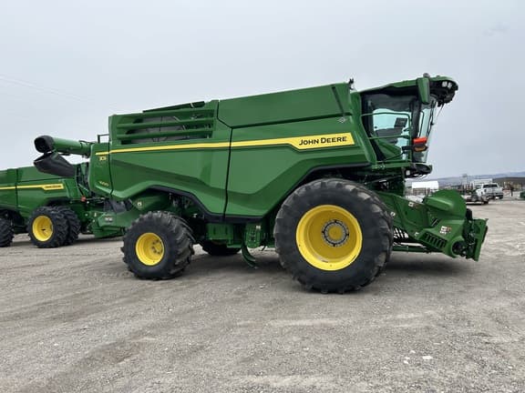 Image of John Deere X9 1000 equipment image 3