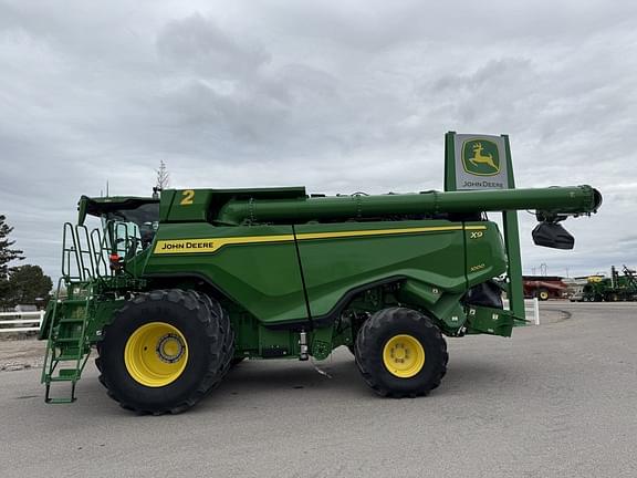 Image of John Deere X9 1000 equipment image 1