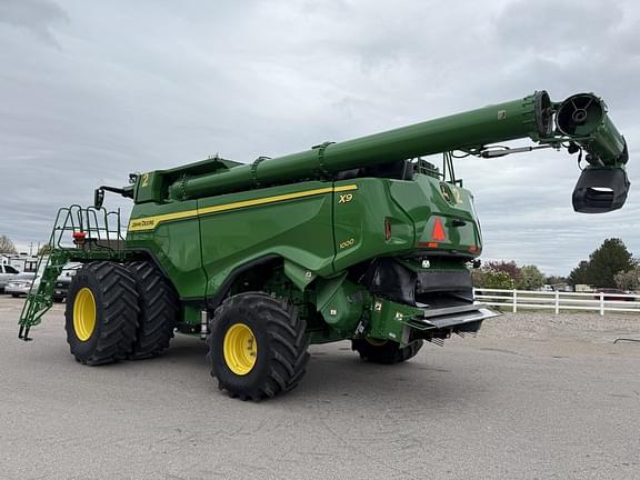 Image of John Deere X9 1000 equipment image 2