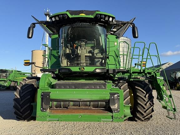 Image of John Deere X9 1000 equipment image 1