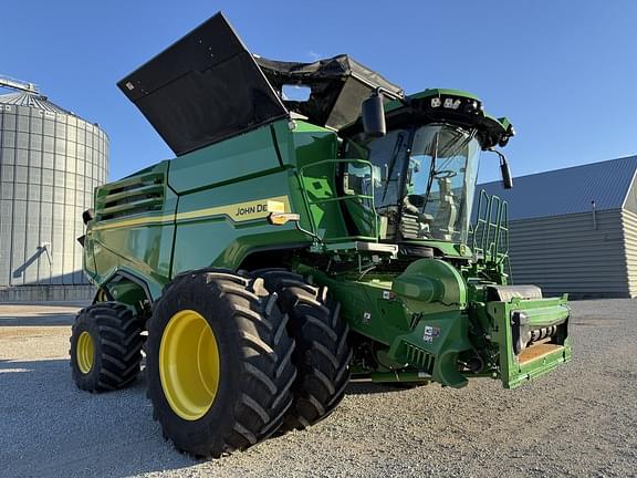 Image of John Deere X9 1000 equipment image 2