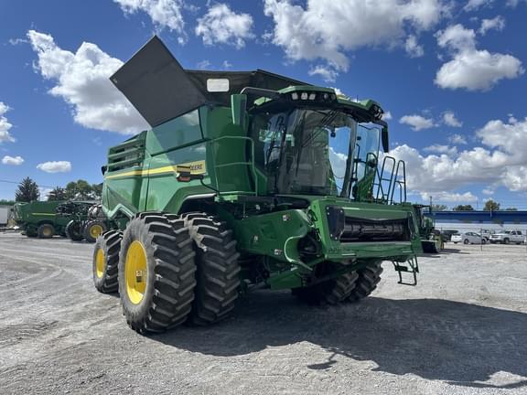 Image of John Deere X9 1000 equipment image 1
