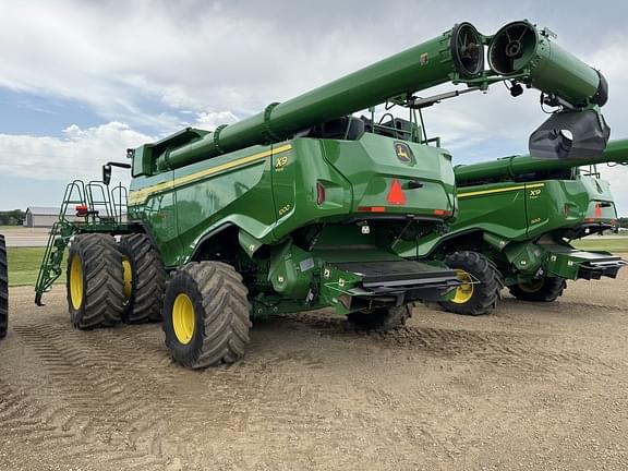 Image of John Deere X9 1000 equipment image 3