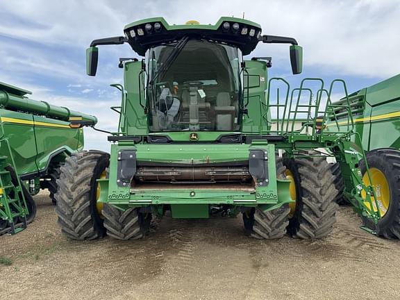 Image of John Deere X9 1000 equipment image 1
