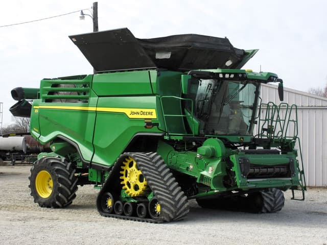 Image of John Deere X9 1000 equipment image 1