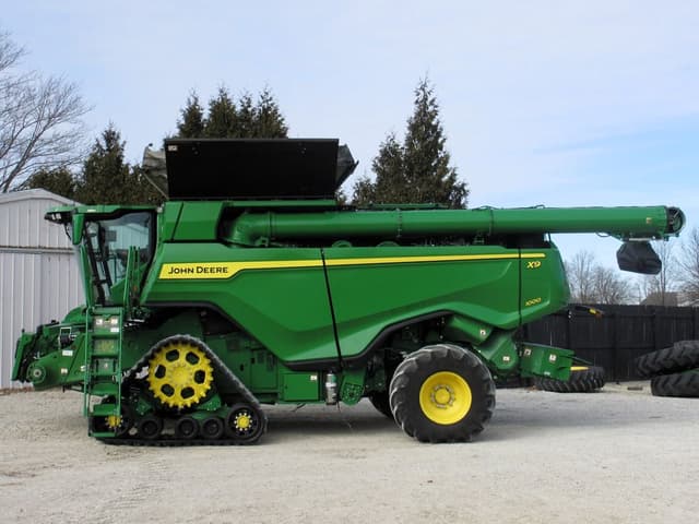 Image of John Deere X9 1000 equipment image 2