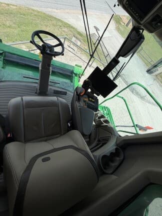 Image of John Deere X9 1000 equipment image 4
