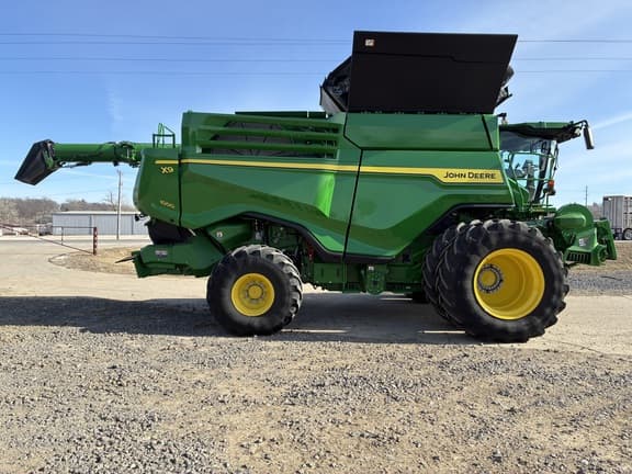 Image of John Deere X9 1000 equipment image 3
