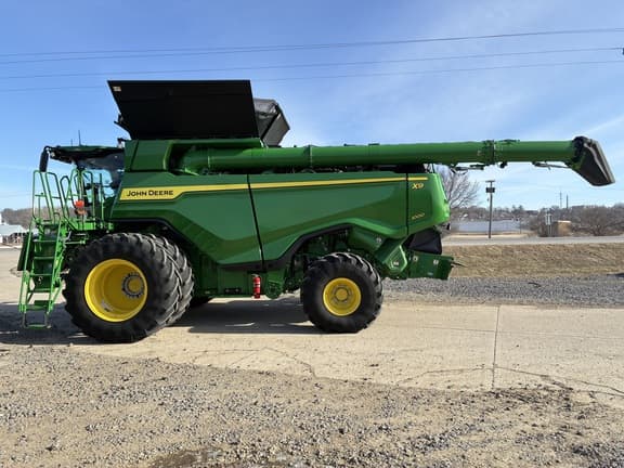 Image of John Deere X9 1000 equipment image 2