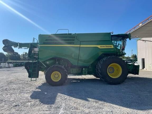 Image of John Deere X9 1000 equipment image 1