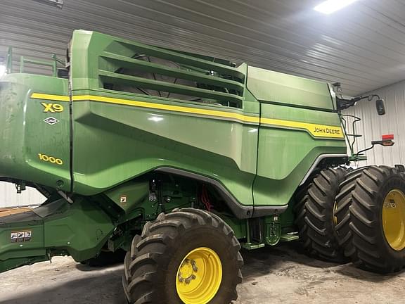 Image of John Deere X9 1000 equipment image 2