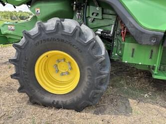 Image of John Deere X9 1000 equipment image 2