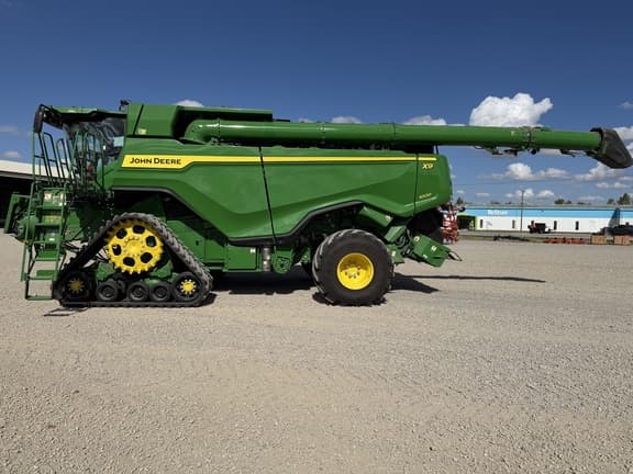 Image of John Deere X9 1000 equipment image 1