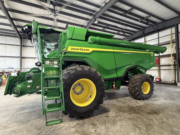 Image of John Deere X9 1000 equipment image 2