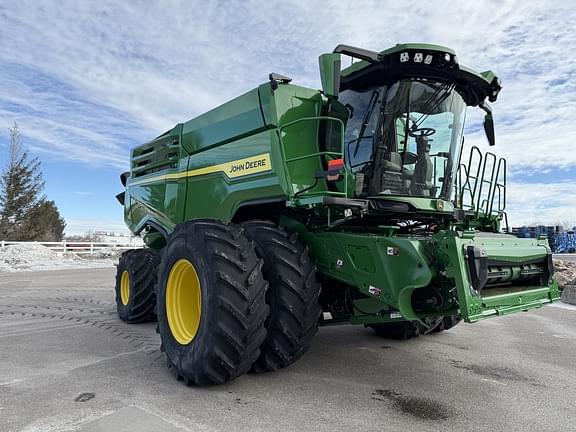 Image of John Deere X9 1000 equipment image 2