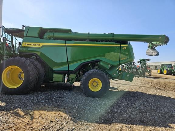 Image of John Deere X9 1000 equipment image 1