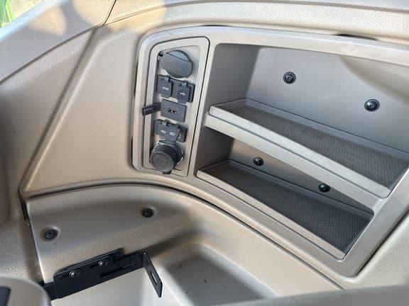 Image of John Deere X9 1000 equipment image 4