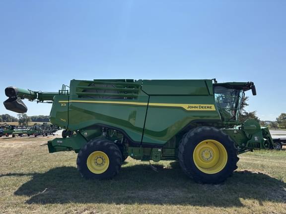 Image of John Deere X9 1100 equipment image 4