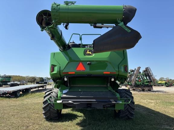 Image of John Deere X9 1100 equipment image 2