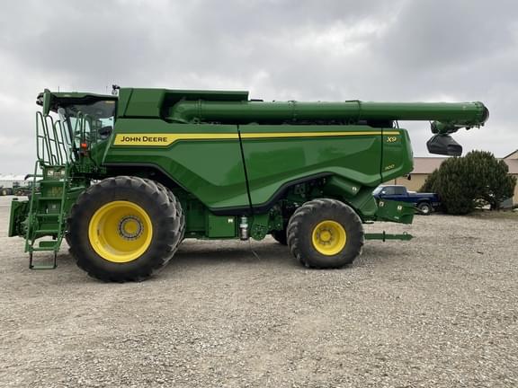 Image of John Deere X9 1100 equipment image 2