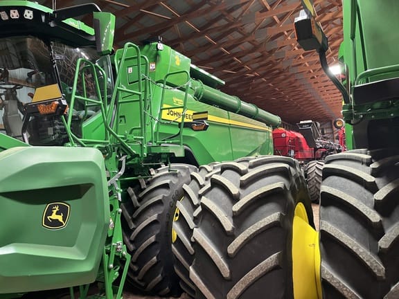 2024 John Deere X9 1100 Equipment Image0