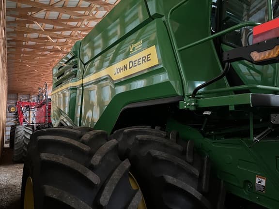 Image of John Deere X9 1100 equipment image 1