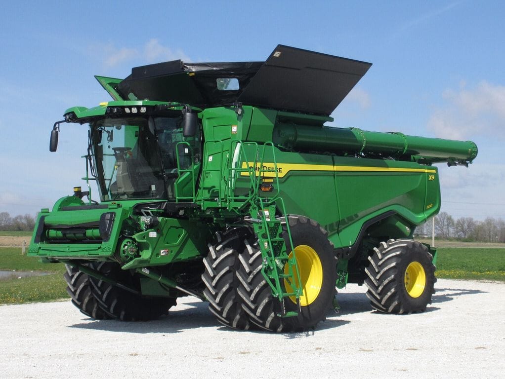 2024 John Deere X9 1100 Equipment Image0