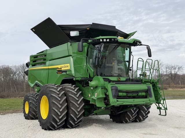 Image of John Deere X9 1100 equipment image 3
